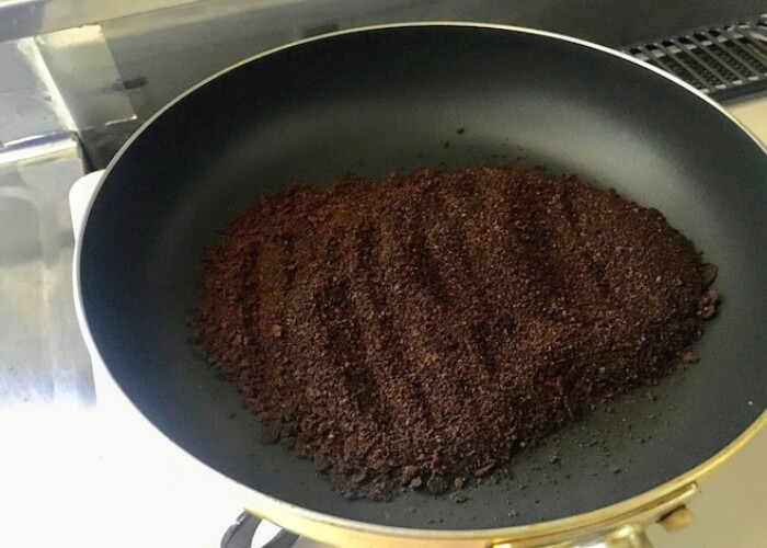 【コーヒーかすの乾燥方法2】フライパンで炒る