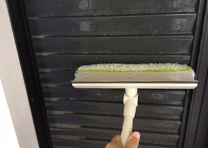 室内側の雨戸の掃除
