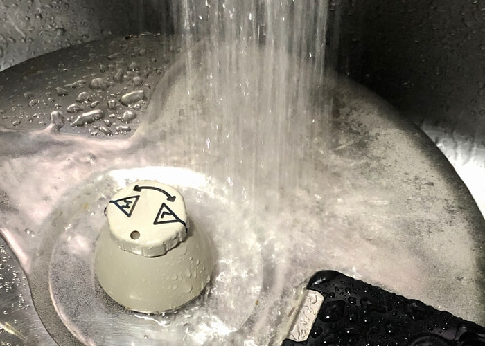 圧力鍋に水をかける