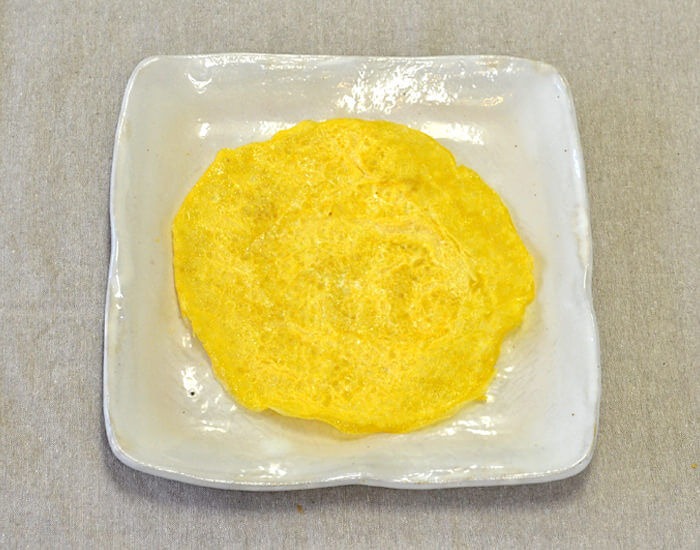 ステンレス製フライパンで焼いた薄焼き卵
