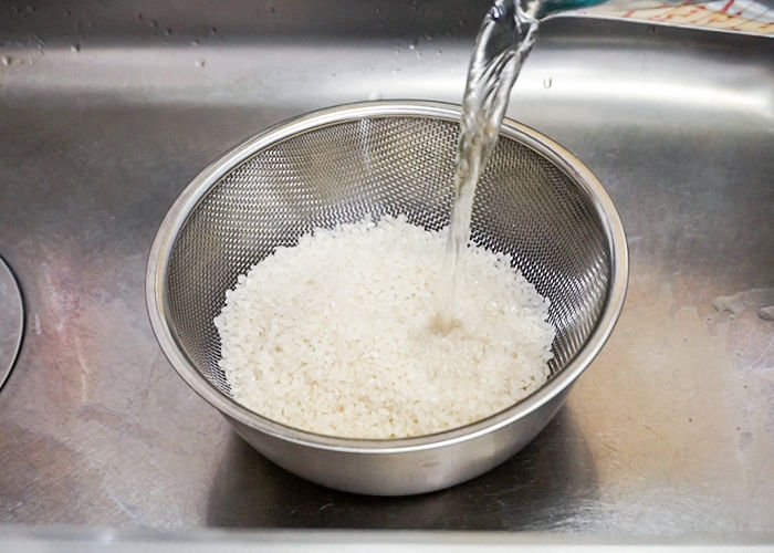 お湯で米を研ぐのはNG