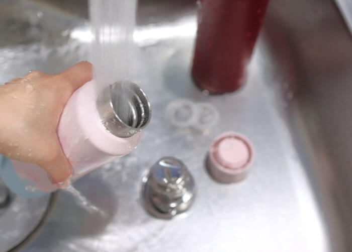 【ステンレス製水筒の洗い方4】しっかりすすいで乾かす