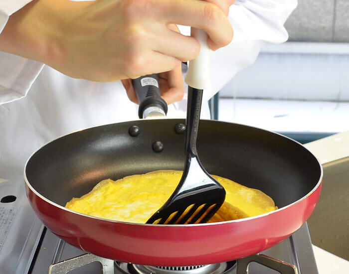 チェリオットフライパンで卵がくっつかないかを実験