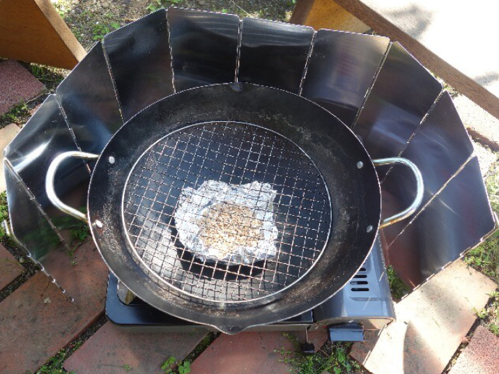 中華鍋で燻製醤油を作る