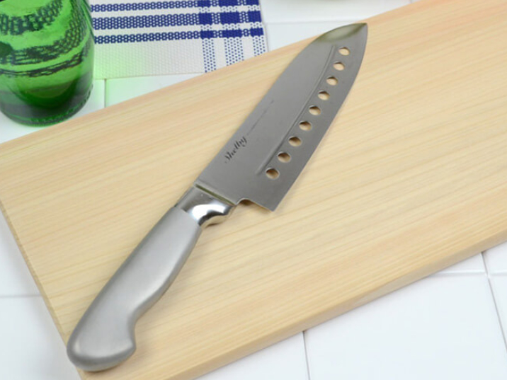 食材離れの良い穴あきの包丁