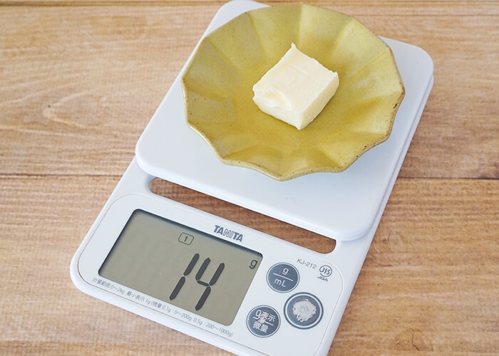 バターを計量