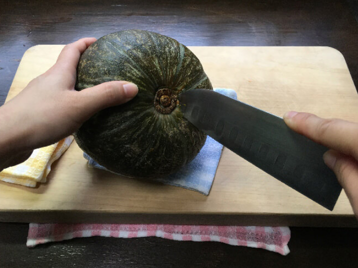 かたいかぼちゃの切り方