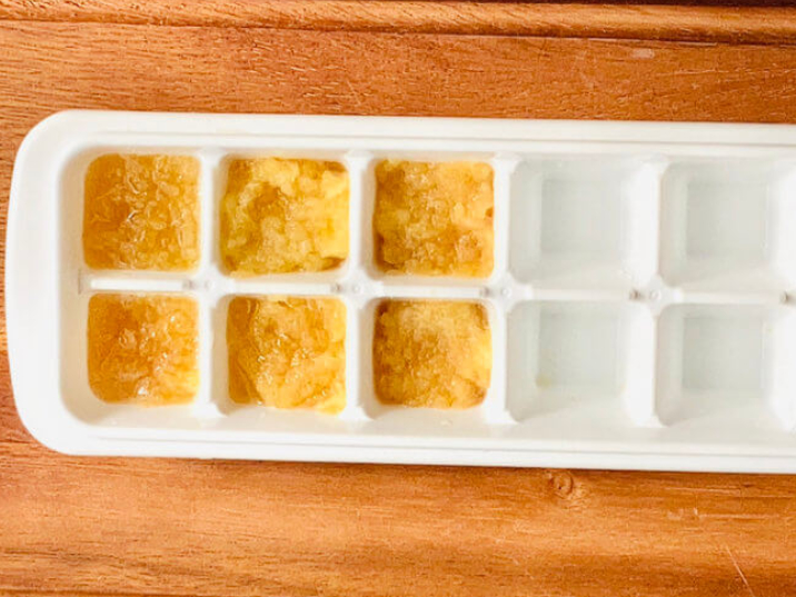 製氷皿ですりおろし林檎を冷凍