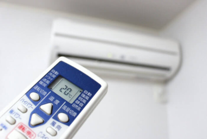 エアコンの設定温度と風向きに注意