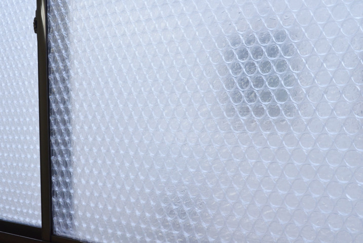 冬用の窓用断熱シートの見た目比較