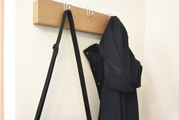 無印の壁につけられる家具で玄関に上着や鞄を収納