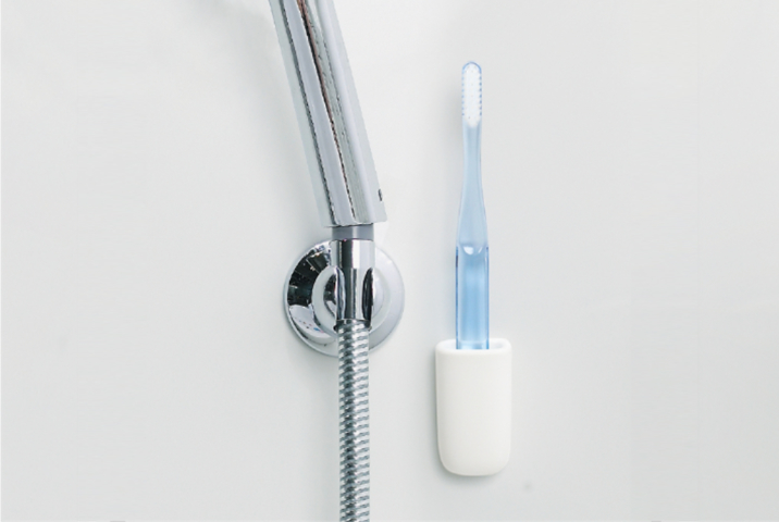 <p>歯ブラシ1本を収納できるホルダーです。マグネットで壁に貼り付けるだけ。最小限のスペースで収納できるので、洗面所が狭い人や一人暮らしの人におすすめです。</p>
