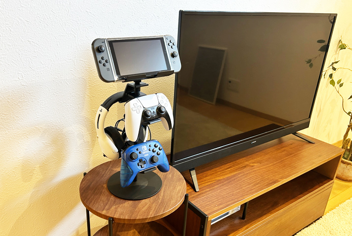 テレビまわりのごちゃごちゃ解決！ ゲーム機器がスマートに片付く「山崎実業smartの高さと角度が調節できるゲーム機器＆タブレットスタンド」