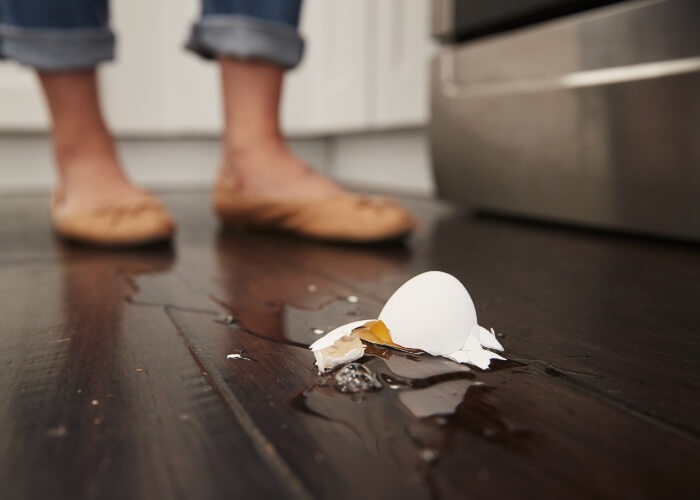 キッチンマットを敷いている人の理由「モノを落とした時に床が傷つかないから」