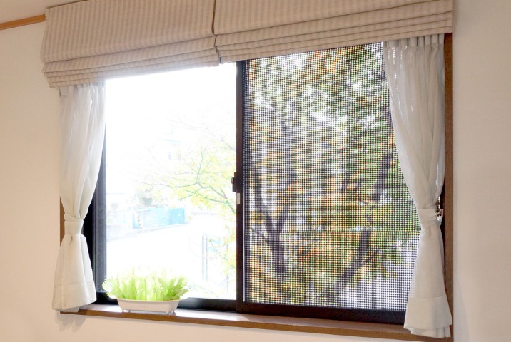 窓からの熱を遮る窓用遮熱シート