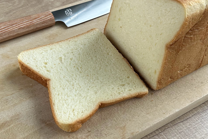 「曜 パン切り包丁」でカットした食パンの断面