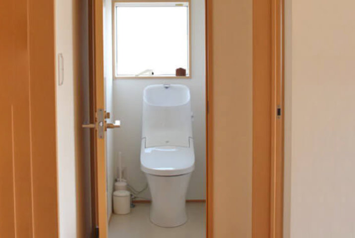 収納スペースがない、わが家の狭いトイレ