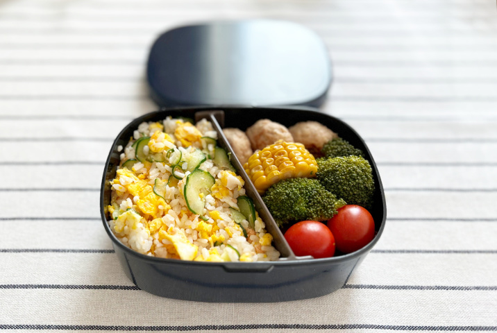「さっと洗えるお弁当箱」にお父さんの弁当を詰めた完成図
