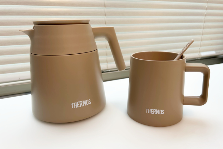 寒い朝も一杯目の温かさをキープ。ドリップしてそのまま保存できる「THERMOS/サーモス」真空断熱コーヒーサーバーのベストショット