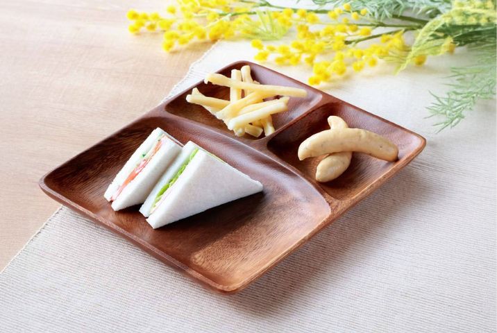 <p>アカシア製ランチプレート</p>
