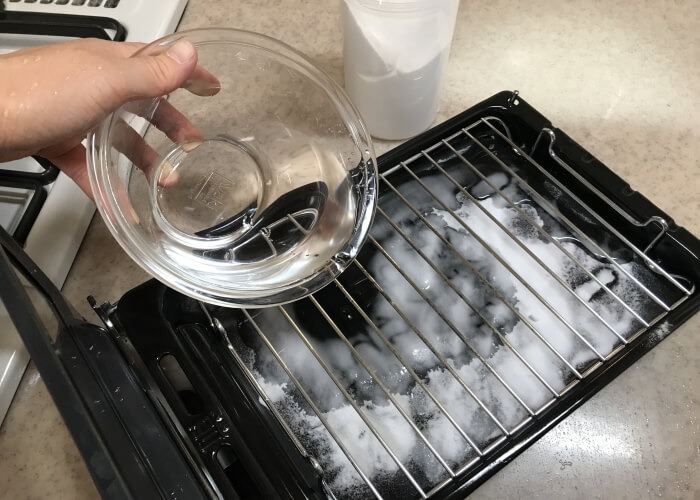 重曹を使った掃除方法「魚焼きグリルの汚れ落とし」
